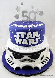 Torta Star Wars A Due Piani Per Un 50 Compleanno Compleanno A Tema Star Wars Torte Torte Per Il 50esimo Compleanno