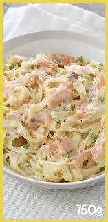 Recette Tagliatelles Au Saumon Fume A L Italienne En Video Recette Tagliatelle Au Saumon Fume Recette Tagliatelle Saumon Recette Pate Au Saumon