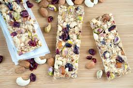 Best Healthy Homemade Granola Bars No Bake Paleo Gluten Free Quick And Easy To Make Chewy Homemade Granola Bars Healthy Easy Snacks Homemade Granola Bars Homemade granola bars with dried cranberries, golden raisins and mini chocolate chip cookies!