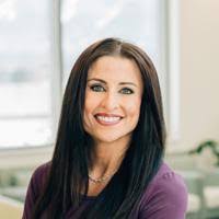 Jennifer Hollingsworth's Instagram, Twitter & Facebook