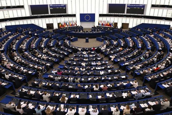 UE propone prohibir las redes sociales a los menores de 13 años