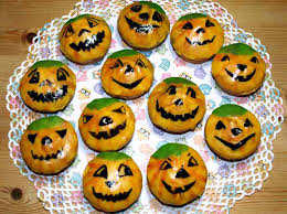 Einen super saftigen, aromatischen und sehr leckeren kürbiskuchen im halloween stil ist jetzt genau das richtige! Halloween Muffins Rezept Kurbis Muffins Fur Halloween Backen