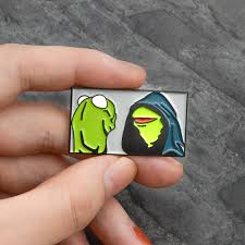 Pepejam is an animated twitch emote featuring an illustration of pepe the frog wearing headphones while bobbing his head. Bertopeng Hitam Senyum Terkejut Katak Pepe Kriminal Kerah Pin Lencana Tombol Lucu Enamel Kerah Pin Meme Internet Perhiasan Bros Aliexpress