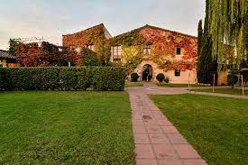 Decoramos el espacio a tu gusto para la última parte de la boda pero no por eso la menos importante. Weddings Masia Can Ametller Restaurant Sant Cugat Del Valles