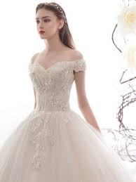 36 mit großer schleppe perlen und stickereien integrierter tüllinnenrock zum. Brautkleid Prinzessin Hier Findest Du Eine Grosse Auswahl An Kleidern