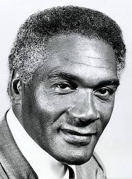 ➡️Romeo Miranda was a Filipino singer and actor. ➡️Acting Roles: He  co-starred with Vilma Santos in Darna & the Giants (1973) ➡️Musical Career:  Miranda had a prolific singing career, releasing numerous records