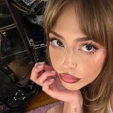 Molly Queen's Instagram, Twitter & Facebook