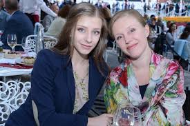 17 марта 1995 возраст:21 знак зодиака: Liza Arzamasova Filmy S Uchastiem Aktrisy Lichnaya Zhizn S Maksimom Kolosovym I Biografiya Zvezdy Papinyh Dochek