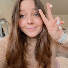 Andrea Bates (@_andreabates)