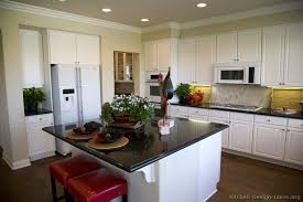 Traditional White Kitchen Cabinets With White Appliances White Kitchen Traditional Traditional White Kitchen Cabinets Kitchen Design