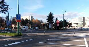 Acesta a precizat că luna viitoare se va decide programarea licitaţiilor de atribuire sau reatribuire a locurilor de parcare din parcărilor de reşedinţă rămase libere sau nou amenajate, iar după acest moment, va fi organizată o licitaţie pentru desemnarea unei firme care să se ocupe de administrarea parcărilor libere de. Cat Costa O Amenda Daca Parchezi Ilegal In Brasov Yeparking Stories