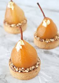 Les Tartelettes Poires Pochees Facon Karamel Pastry Freak Recette Dessert Gastronomique Mini Tarte Poires Pochees