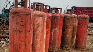 El mandatario mexicano dio a conocer que ante el aumento injustificado del precio del gas lp en el país, es que se emprenderá la creación de una empresa de distribución del gobierno, llamada gas bienestar. Gas Bienestar Un Malestar Para Pemex Red Forbes Forbes Mexico
