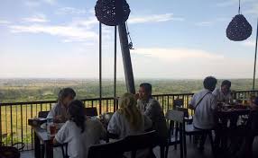 Daftar menu kelapa manis cirebon. Restoran Di Cirebon Ini Dihiasi Barang Barang Antik Okezone Lifestyle