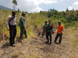 Kawasan ini punya hawa yang sejuk dan masih sangat asri. Babinsa Setianegara Koramil 1510 Cilimus Giat Patroli Antisipasi Kebakaran Hutan Koran Cirebon