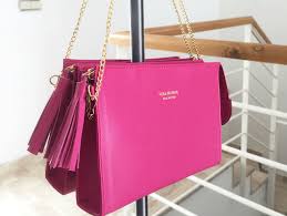 Mini o maxi, básicos o preciosos, tipo maletín con la práctica asa doble o de estilo clutch y pochette: 10 Bolsos Para Un Look De Invitada Perfecta Bulevar Sur