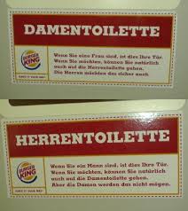 Mit klaren symbolen und verständlicher aufschrift, die bei bedarf editiert werden können. Lustige Toilettenschilder