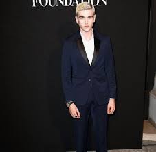 He has three sons named gabriel, ronan and cashel. Schauspielersohn Gabriel Kane Hollywoods Schonster Debutant Welt