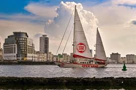 Llega velero español a Cuba con ayuda humanitaria