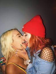 Bella thorne lesbian