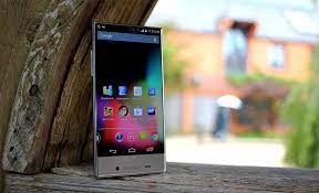 With a complete 5.0 inch frameless design screen in a compact body. Sharp Aquos Crystal Review Mid Range Brains Meet Striking Looks Engadget