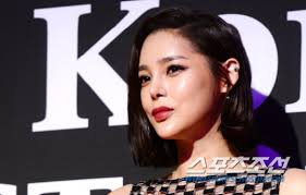 그러던 어느 날, 자객에 의해 급소를 찔린 이드리스는 다시 보자는 영문모를 칼리드의 말과. ë‹¨ë… ë°•ì‹œì—° ê²°í˜¼ë¶€í„° ì¶œì‚° ì´í˜¼ê¹Œì§€ ì§§ì•˜ë˜ 5ë…„ ì¡°ì„ ì¼ë³´