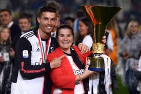 Dolores aveiro se encuentra ingresada desde esta pasada madrugada tras sufrir un ictus. Cristiano Ronaldo S Mother Rushed To Hospital After Suffering Stroke This Morning