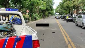 085235555621 baja ringan lamongan, toko baja ringan. Sepeda Motor Tabrak Truk Di Poros Pantura Lamongan 1 Tewas 1 Kritis Bagian 1