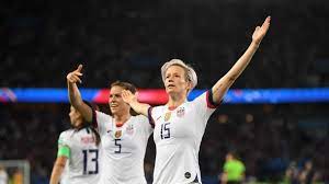 Rapinoe war die erste weiße athletin, die sich ebenfalls weigerte, die hymne mitzusingen. Us Fussball Ikone Megan Rapinoe Schreibt Wm Geschichte Finale Im Visier