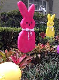 Spread easter bunny 'hoppiness' in your home & yard with our charming easter décor. 45 Front Easter Porch Decoration Inspirations Godfather Style Easter Outdoor Diy Easter Decorations Easter Bunny Decorations