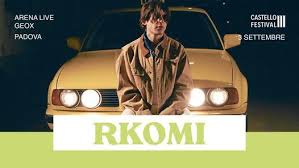 Nel concept video rkomi si ritrova durante la notte a dover accompagnare a destinazione gli artisti che hanno duettato con lui nel disco. Rkomi Taxi Driver Tour Arena Live Gran Teatro Geox Campo San Martino 3 September 2021