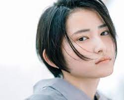 スタイリングで楽しむシンプルショートボブ short haircatalog jp ヘアカタログ jp つぎのわたし選び ショートのヘアスタイル ヘアスタイリング ショートボブ