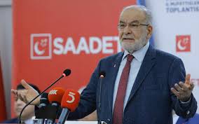 Ayşe karamollaoğlu, i̇ngiliz asıllı olduğu için zaman zaman temel karamollaoğlu siyasi anlamda buradan vurulmaya çalışılmıştır. Temel Karamollaoglu Ndan Korona Mesaji Internet Haber