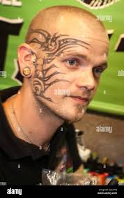 Bournemouth Ink Tattoo Convention, May 29th 2010: Sam Cahill, of Double  Eight Tattoo Studio in Boscombe Stock Photo