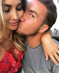 Was zu tun ist, wenn du eine trauung abbläst. Ann Kathrin Brommel So Heisst Sie Nach Der Hochzeit Mit Mario Gotze Express De