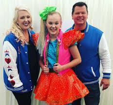 Jojo siwa is an american singer, dancer and youtuber who became famous through her participation in two seasons of the reality show dance moms. Jojo Siwa Age Height Bio Parents Brother Family
