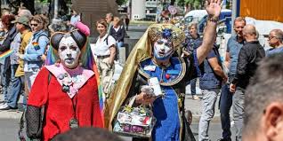 Juli 2021 in box ausgaben: Christopher Street Day Zehntausende Teilnehmer Feiern Die Csd Parade In Der Innenstadt