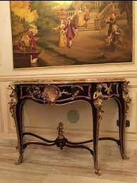 Pin By Manal Sadek On Antiques Exquisite Decor Classic Bedroom Design Luxury Furniture Stores