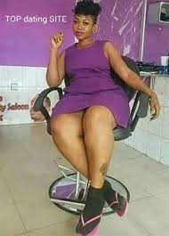 Janeth sinda akisisitiza jambo huku hilda akimsikiliza kwa umakini. Warembo Wa Kenya Wakiwa Uchi Cloudy Girl Pics