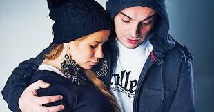 Тогда айза и гуф встретились на звездной тусовке и уже через несколько месяцев поженились. Ajza Dolmatova I Guf Snova Vmeste Glamurchik Tochka Net