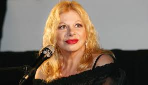 Il secondogenito di sandra milo è stato indiretto protagonista di un terribile scherzo telefonico anonimo alla madre, consumatosi davanti alle. Sandra Milo Festeggia 85 Anni Col Figlio Ciro