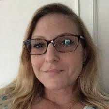 Carrie Dubinsky's Instagram, Twitter & Facebook