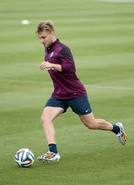 Voici la carte de luke shaw dans le mode fut (fifa ultimate team) de fifa 20. Luke Shaw England National Team Newest Edition To The Manchester United Team Only 18 Years Old