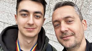 Parenting creativ] Diana Nistor: Să fiu părinte e, de departe, cel mai greu  job pe care l-am avut. Și e și non-stop, fără pauze, fără vacanțe, fără  plată. Dar e și cel