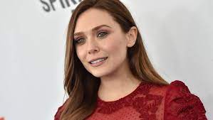 She is, in reality, 32 years old, and she certainly looks it. Avengers Elizabeth Olsen Beschwert Sich Uber Photoshop Panne