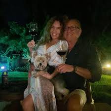 Desirée soares, esposa do aniversariante, ainda providenciou uma homenagem para o amado. Desiree Soares E Galvao Bueno Fazem Brinde A Vida Em Noite Especial Eu E Meu Amor Vogue Celebridade