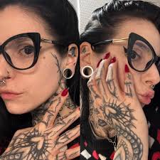 🌑 It's my birthday🌙🎁 ! Today, I am the age of Christ! I would not be  wiser and surely still sulphurous • • Merci encore à tous mon entourage 🤍,  J'ai longtemps