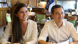 Gérald darmanin annonce l'expulsion de la famille de la jeune fille bosniaque tondue la jeune fille musulmane bosniaque avait été tondue par sa famille parce qu'elle fréquentait un jeune serbe chrétien. Justine Coutard Etoile Montante De La Macronie Les Echos