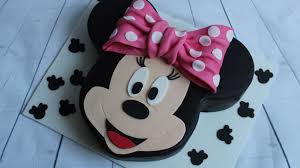 Video Und Rezept Minnie Mouse Torte Ein Kochvideo Club Of Cooks Rezept In 2021 Micky Maus Torte Minnie Mouse Torten Motivtorte