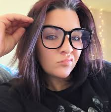 Looking for a kitchen table that seats 4 to 6. TYIA.